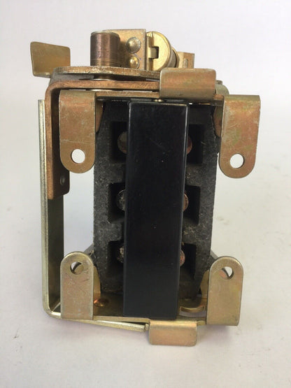 ALLEN BRADLEY X-66704 DISCONNECT SWITCH SIZE 1