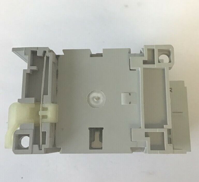 ALLEN BRADLEY 100-C30Z*00 CONTACTOR SER.C 600VAC 55A W/100-S & 100-FSD250