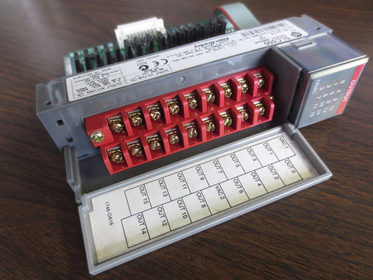 ALLEN-BRADLEY 1746-OA16 Ser. D - OUTPUT MODULE for SLC500