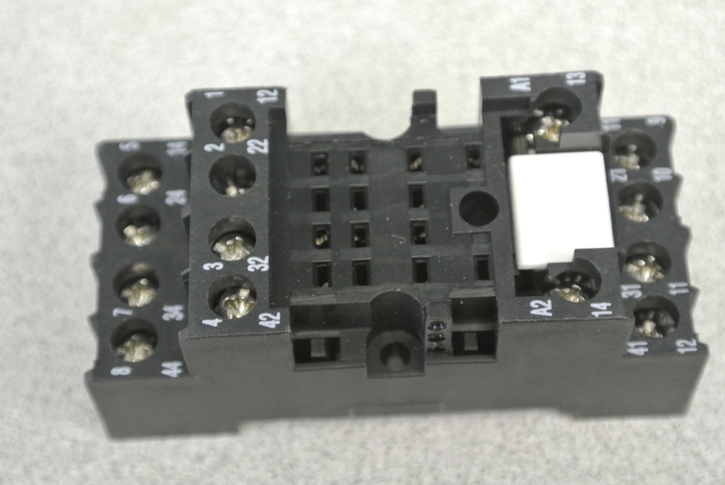 ALLEN-BRADLEY 700-HN103 Ser. B / 14-BLADE SOCKET / BASE / NEW SURPLUS