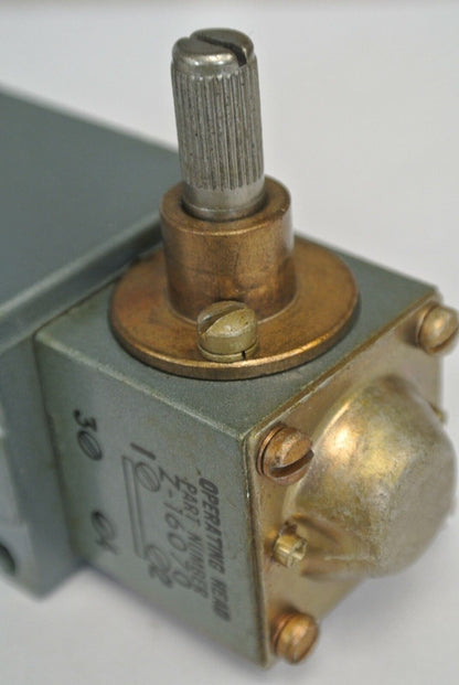 ALLEN-BRADLEY 802T-H2 / OILTIGHT LIMIT SWITCH / SPRING RETURN / NEW SURPLUS