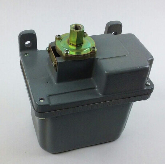 Square D PRESSURE SWITCH 9012GAR2 - Class 9012, Type GAR-2, Ser. B, Range 1-18