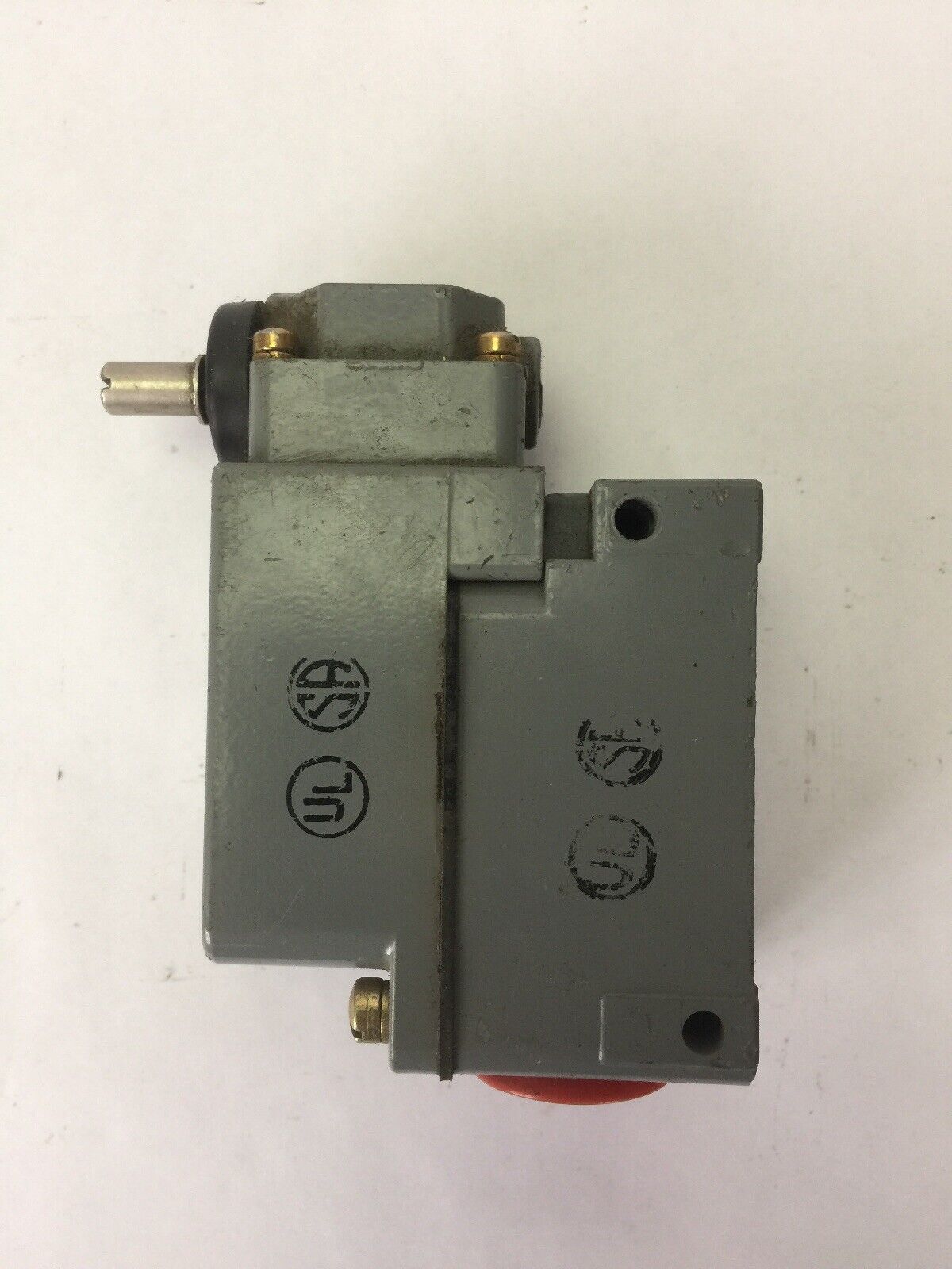 CUTLER HAMMER 10316H9075C TYPE L LIMIT SWITCH 600VAC PILOT DUTY