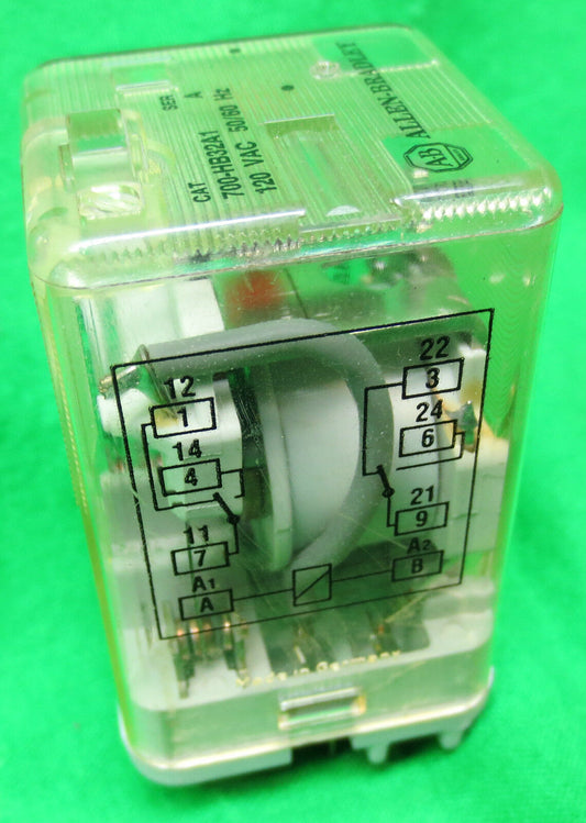 ALLEN-BRADLEY 700-HB32A1 Ser A RELAY 120VAC 50/60Hz