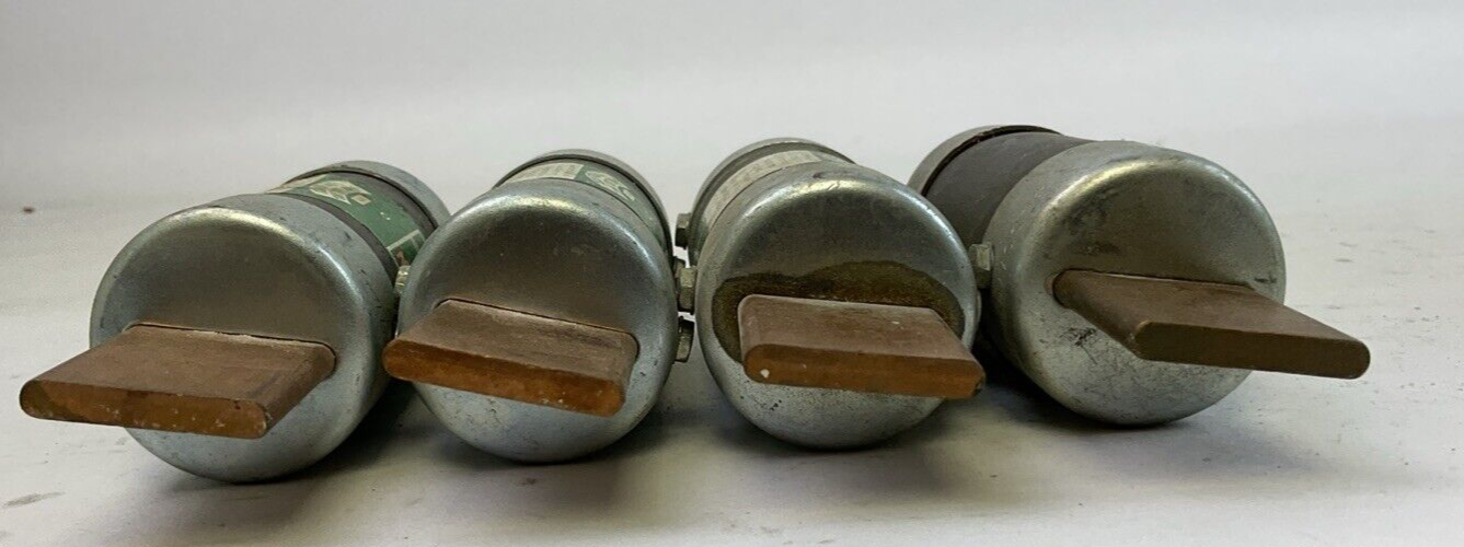 FUSETRON FRN125 DUAL ELEMENT TIME DEALY FUSE 125AMP 250VAC (LOT OF 4)