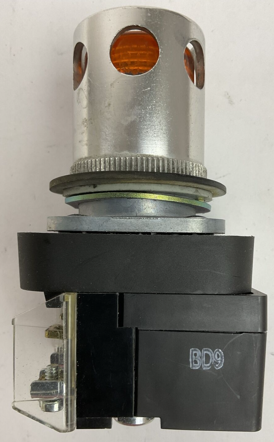 ALLEN BRADLEY 800T-QBH2A SER U ILLUMINATED PUSH BUTTON 12..130V 800TC-N374 SER A