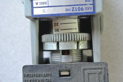 SQUARE D 9012 GNO-3 Ser. A PRESSURE SWITCH - 15 PSI on DECREASING - NEW SURPLUS