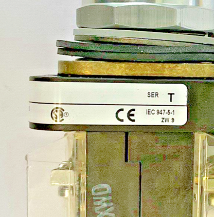 ALLEN BRADLEY 800T-FXT6A1 PUSH BUTTON SER.T W/ 800T-XD4
