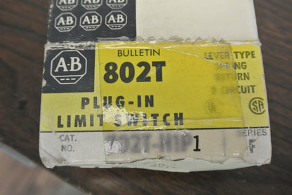 ALLEN-BRADLEY 802T-H1P1 PLUG-IN OILTIGHT LIMIT SWITCH / LEVER TYPE / NEW SURPLUS