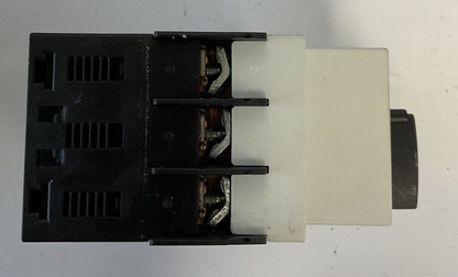 SIEMENS 3RV1021-1GA15 MOTOR STARTER 50/60HZ 600V 6.3-4.5A 6KV 82A