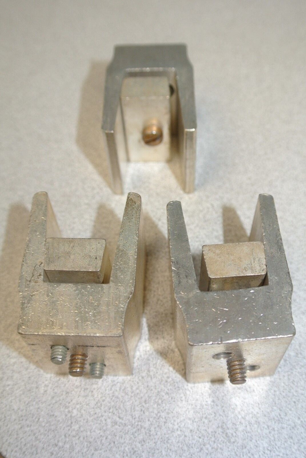 ALLEN-BRADLEY 1494F-C622 FUSE BLOCK ADAPTER PLATE KIT / 600V, 200A / NEW SURPLUS