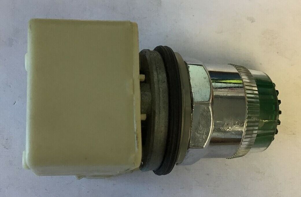 SQUARE D  PUSH BUTTON GREEN CAP KM35LG LIGHT MODULE 24-28VAC-DC