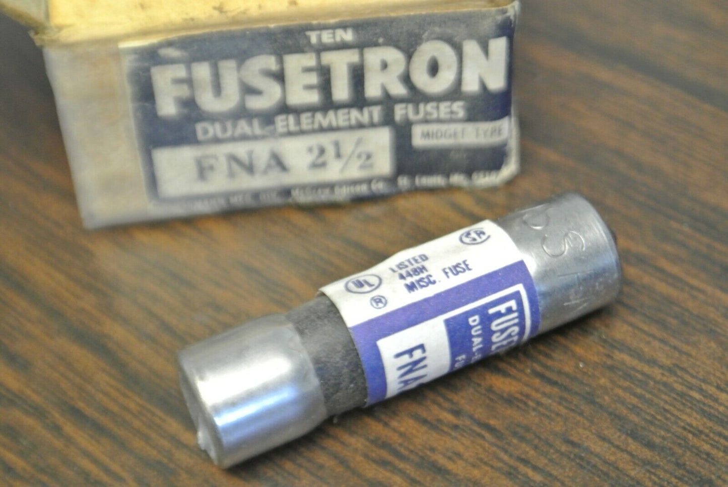 BOX of 10 / BUSS FNA2-1/2 FUSETRON FUSE / 2-1/2A, 125V / NEW SURPLUS / FNA 2-1/2