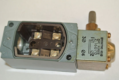 ALLEN-BRADLEY 802T-H2 / OILTIGHT LIMIT SWITCH / SPRING RETURN / NEW SURPLUS