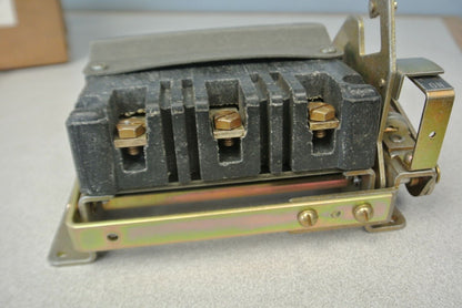 ALLEN-BRADLEY X-68867 SIZE 2 DISCONNECT SWITCH / NEW SURPLUS