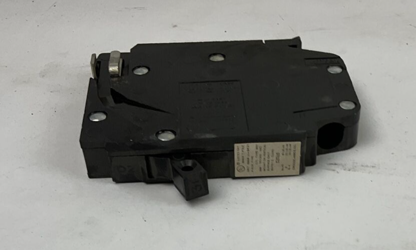 CROUSE HINDS MH30 CIRCUIT BREAKER 30A 120/240VAC 1POLE MODEL4 ***LOTOF20***