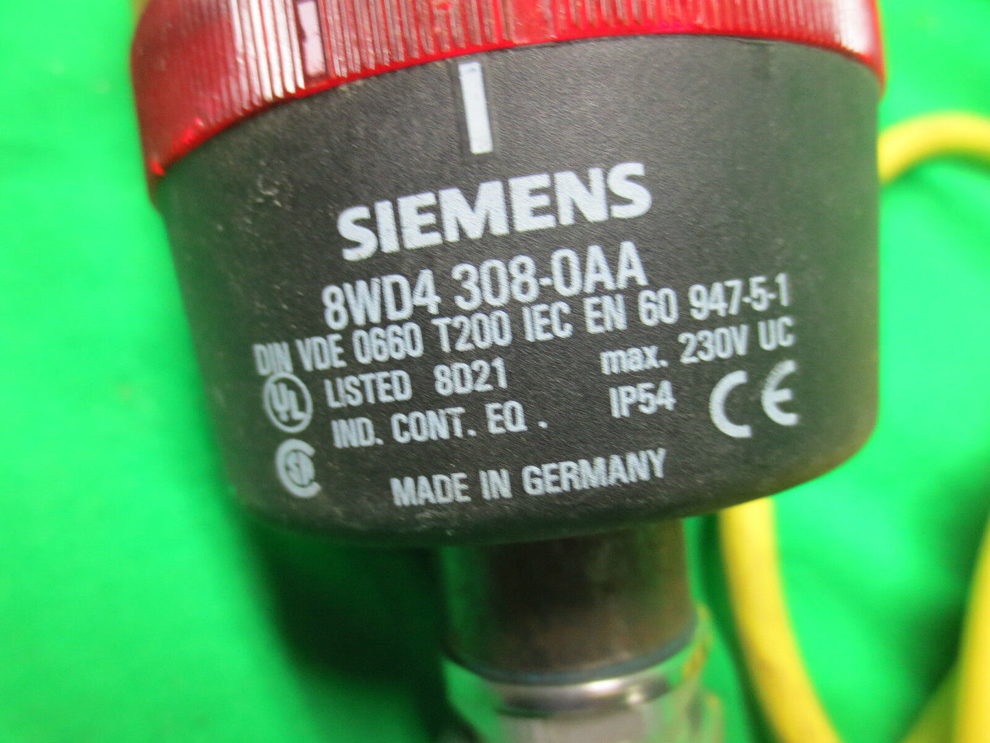 SIEMENS STACK LIGHT 8WD4 308-0AA W/ 8WD4 320-5AB W/ TURCK U5301-11 CABLE