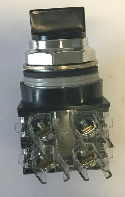 GENERAL ELECTRIC CR104P SELECTOR SWITCH 3POS. NEMA A600