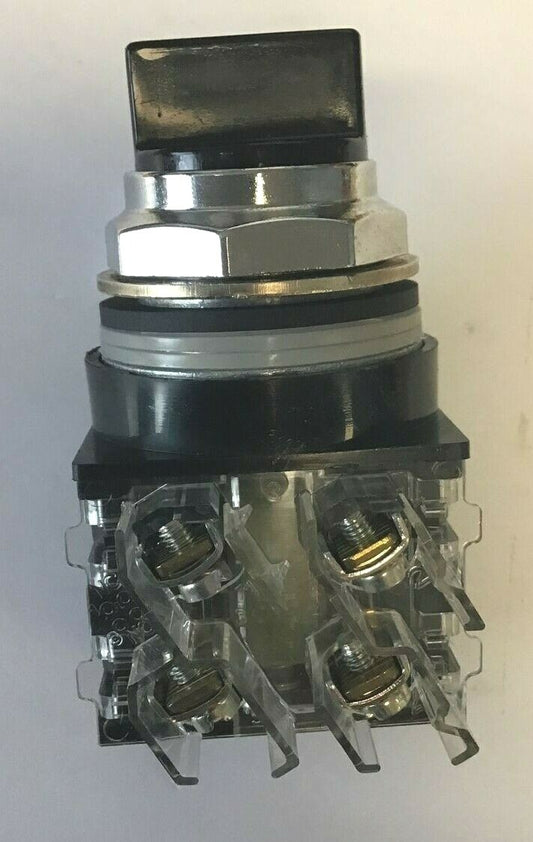 GENERAL ELECTRIC CR104P SELECTOR SWITCH 3POS. NEMA A600