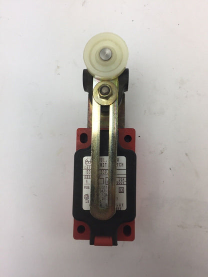 ALLEN BRADLEY 802S-C33P2-S7 LIMIT SWITCH 300V 10A SERIES A