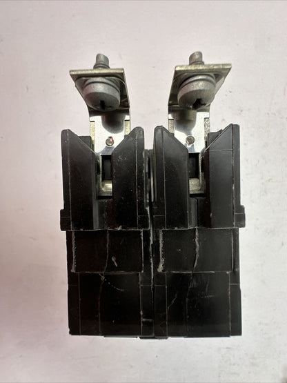 GE THQB2130 CIRCUIT BREAKER 30AMP 2POLE 120/240VAC HAS CRACKED/CHIPPED PLASTIC