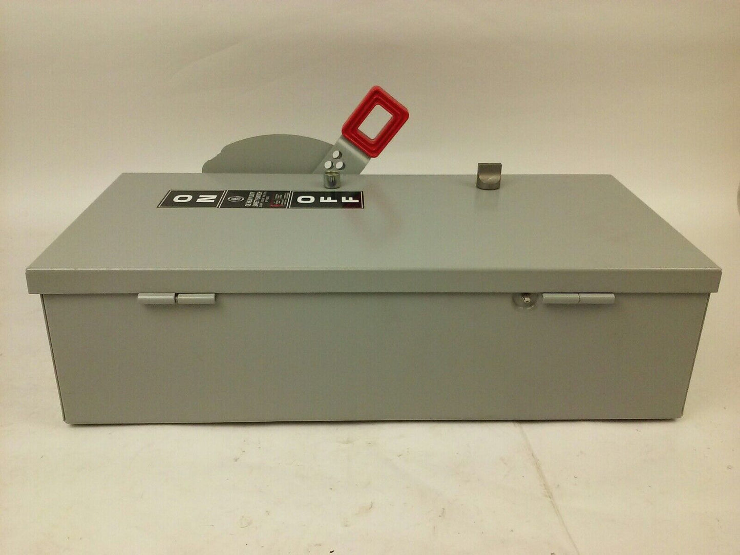 GE THN3361M, SAFETY SWITCH, 30A, 600VAC/250DC, TYPE 1/5/12 ENCLOSURE, MAX H.P.30