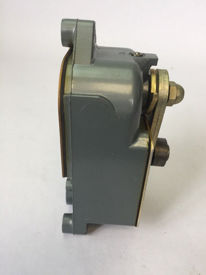 ALLEN BRADLEY 801-ASC3-13 LIMIT SWITCH ROLLER LEVER 600V AC/DC 1NO-1NC CONTACT