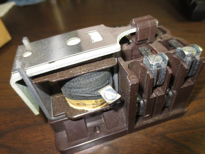 CUTLER-HAMMER 9575H2738-66 GENERAL PURPOSE RELAY 10A, 600VAC MAX - NEW SURPLUS