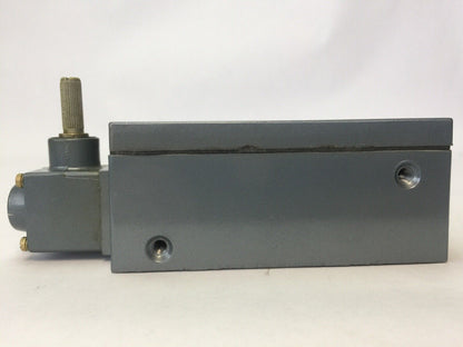 ALLEN BRADLEY 802X-A4W2 LIMIT SWITCH 600VAC 7200VA 720VA SERIES C NEMA TYPE 4