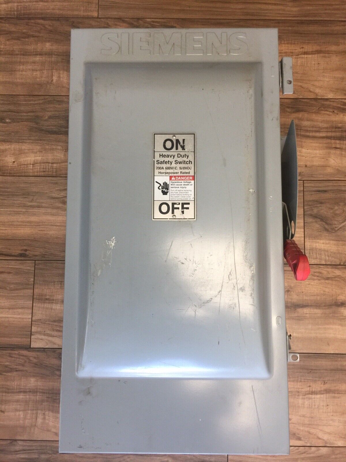 SIEMENS HNF364J NON-FUSIBLE SAFETY SWITCH 200A 600V TYPE VB II 150HP NEMA TYPE