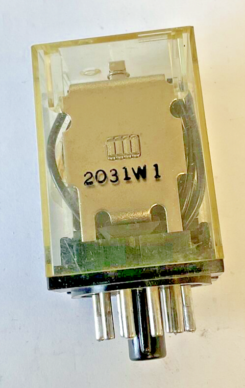 OMRON MK3P5-S RELAY 250VAC 28VDC 10A 50/60HZ ***LOTOF2***