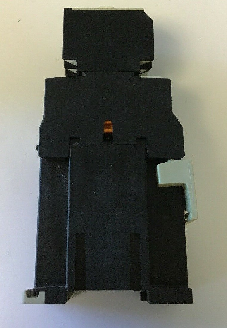 TELEMECANIQUE LA DN 40 W/LA4 DE 1E CONTACT 600VAC 10A