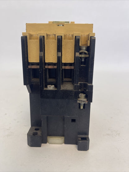 ALLEN BRADLEY 100-A30N*3 CONTACTOR SER B 30A 600VAC COIL HU473 120/110V 60/50HZ