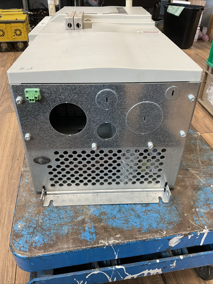 ALLEN BRADLEY 2099-BM09-S SERVO DRIVE KINETIX 7000 380/480VAC 300-750VDC 135/96A