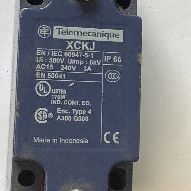 TELEMECANIQUE XCKJ SAFETY INTERLOCK SWITCH 240V 3A 6KV W/ ZCKE67 ROLLER HEAD