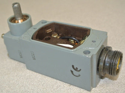 ALLEN-BRADLEY 802T-AMJ1 OILTIGHT LIMIT SWITCH / LEVER TYPE / MAINT / NEW SURPLUS