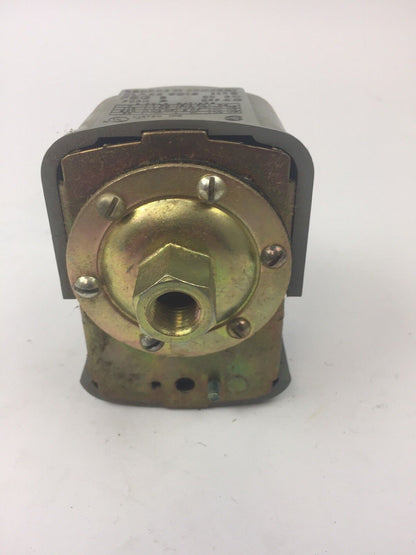 SQUARE D CLASS 9013 TYPE FSG2-S11 PRESSURE SWITCH SERIES B