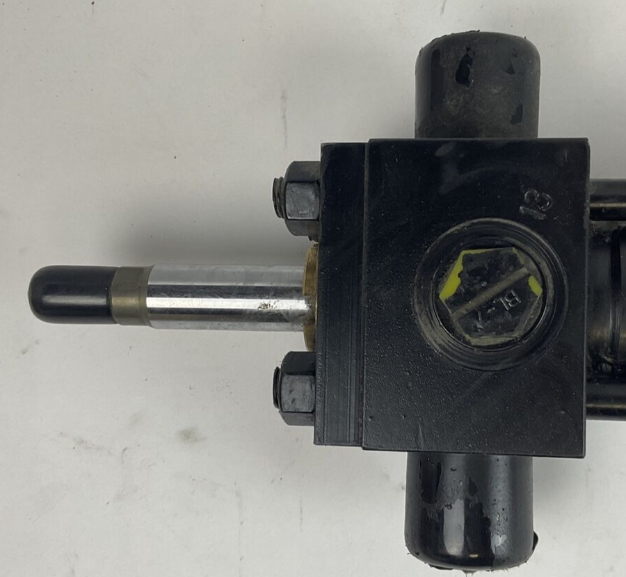 PARKER 01.50 D2HLTRS13A CYLINDER 4.500 SERIES. 2H 3000PSI