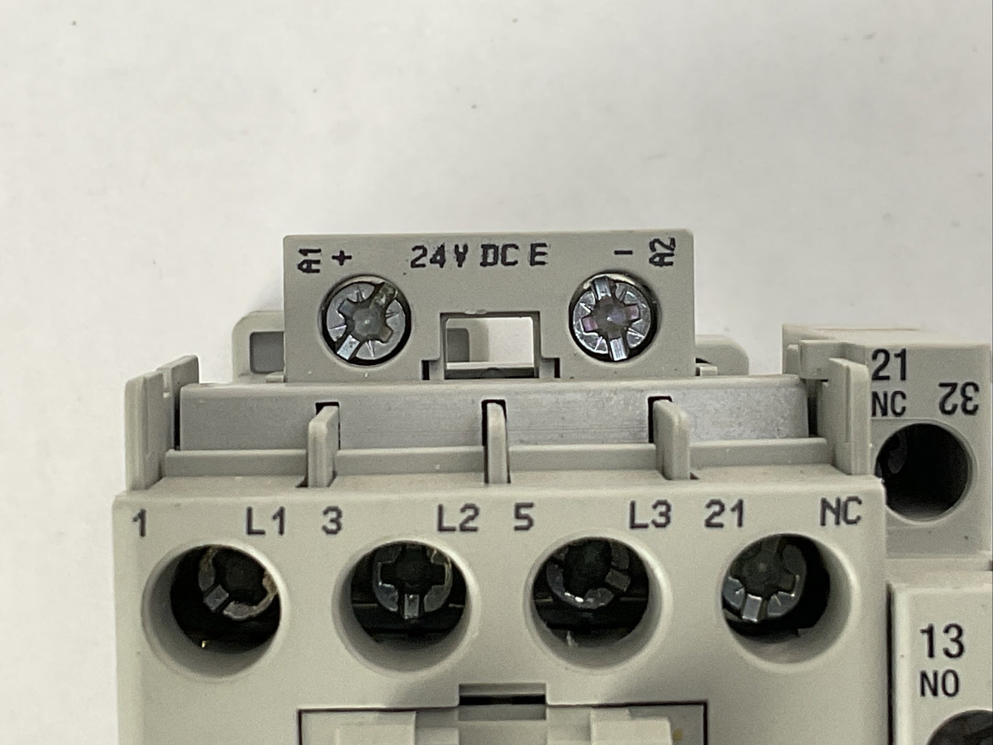 ALLEN BRADLEY 100-C16E*01 SER B CONTACTOR 600VAC 15HP 30A COIL 24VDC 100-S SER B