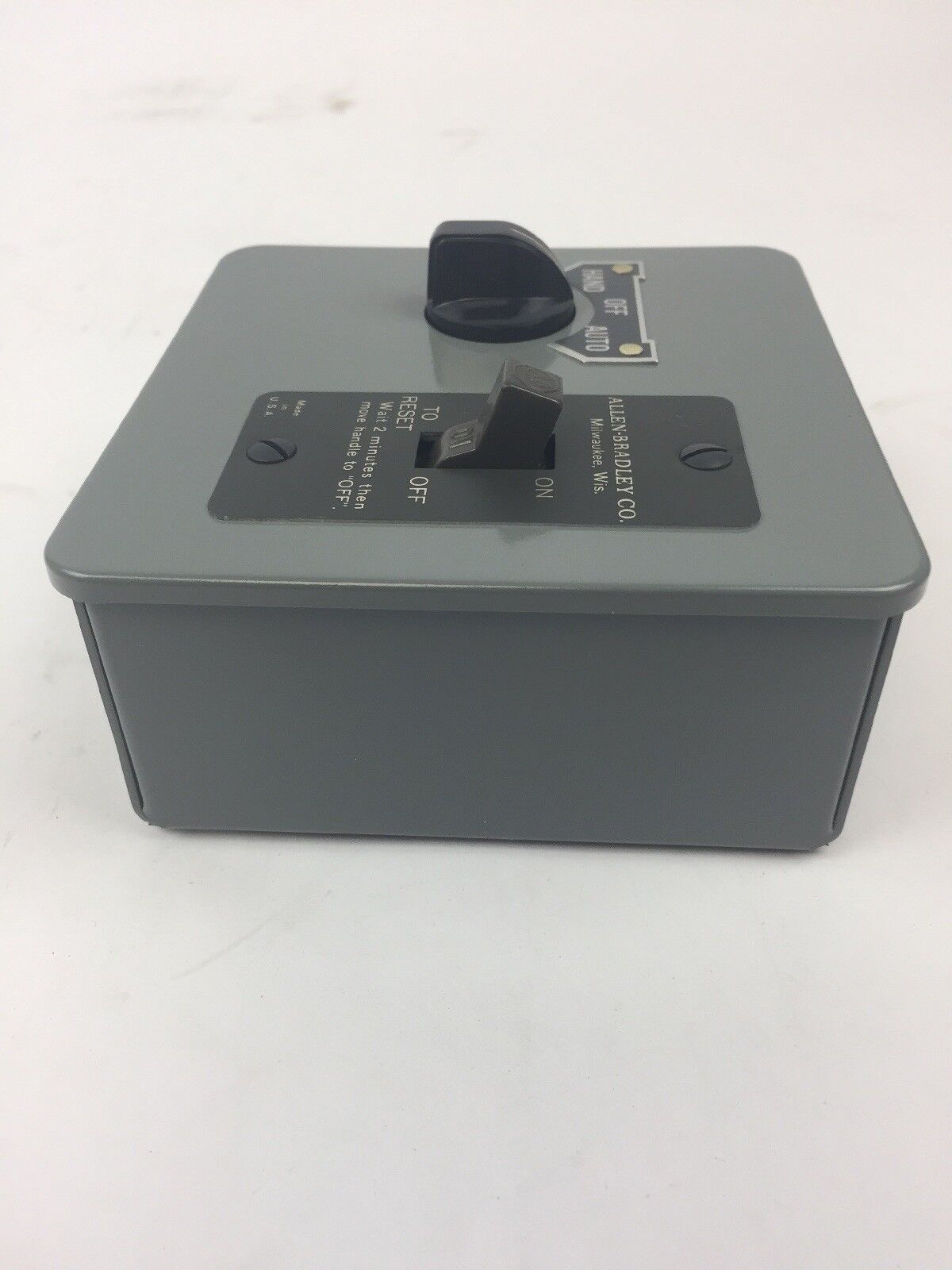 ALLEN BRADLEY 600-TAX9 MANUAL STARTING SWITCH WITH SELECTOR SWITCH 2 POLE NEMA 1