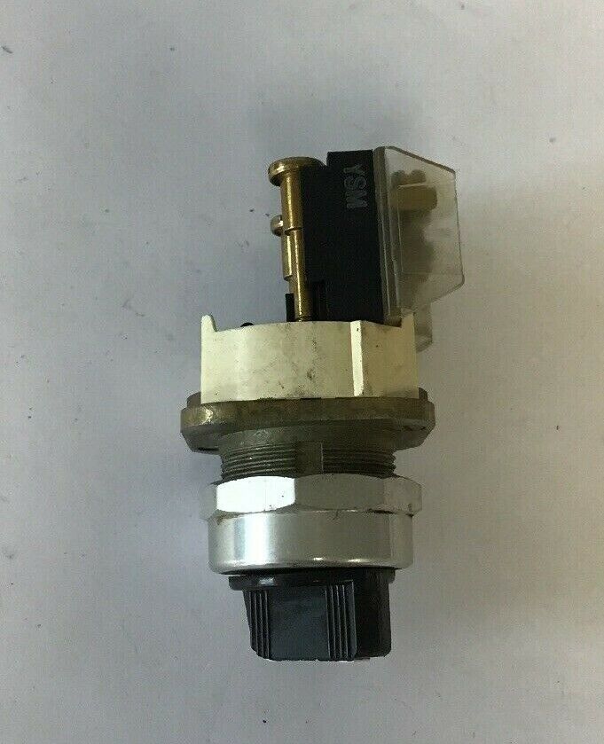 ALLEN BRADLEY 800T-H2 SERIES T SELECTOR SWITCH***(LOTOF5)***