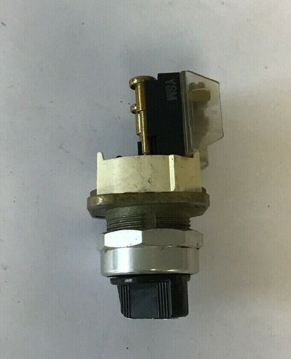 ALLEN BRADLEY 800T-H2 SERIES T SELECTOR SWITCH***(LOTOF5)***