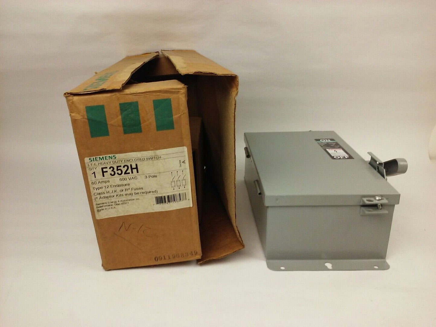 SIEMENS F352H, SER. A, 600VAC, 60A, 3PH, H.D. TYPE 12 ENCLOSED SWITCH INDOOR,NEW