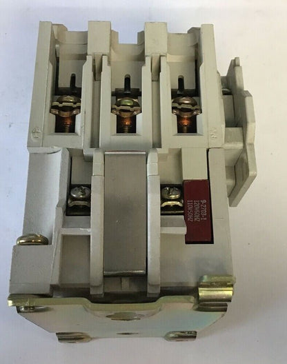 CUTLER HAMMER CONTACTOR CN15DN3 NEMA SIZE 1 SERIES B1 W/ C320KGS2 AUX CONTACT