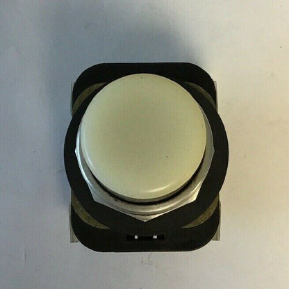 ALLEN-BRADLEY 800T-QT24 SER. T WHITE PUSHBUTTON SWITCH 24VAC/DC #757 LAMP