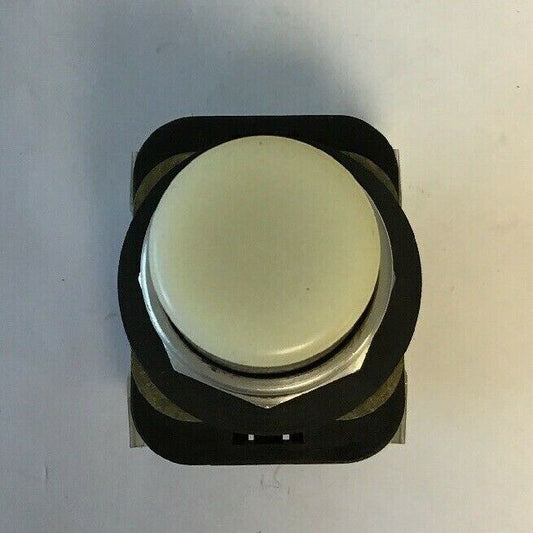 ALLEN-BRADLEY 800T-QT24 SER. T WHITE PUSHBUTTON SWITCH 24VAC/DC #757 LAMP