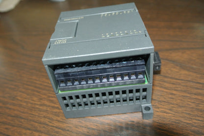 SIEMENS 6ES7 223-1PH22-0XA0  DIGITAL INPUT MODULE 8x24VDC, 15-30V  NEW SURPLUS