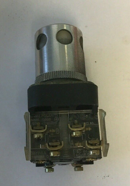 ALLEN BRADLEY 800T-P16 SER.T WHITE PUSH BUTTON 120V 50/60HZ, 755/1866 LAMP