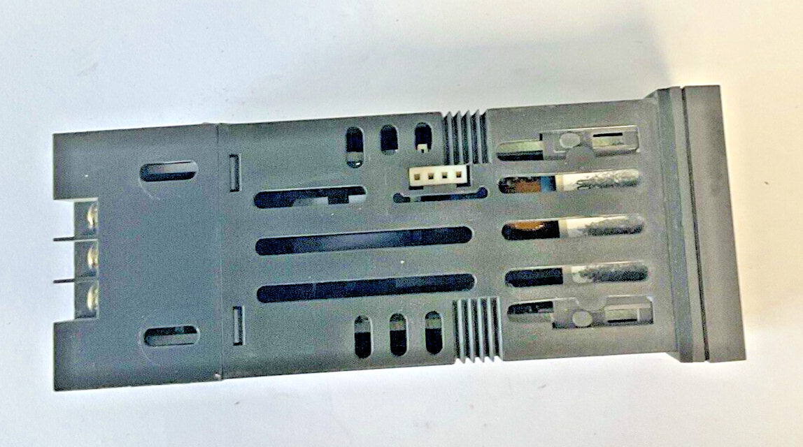 HONEYWELL UDC100LMICOR-PRO TEMPERATURE CONTROLLER 240VAC 50/60HZ 7.5VA