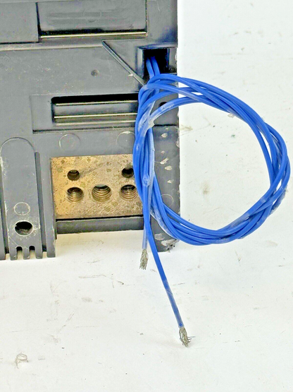 SIEMENS - LXD62S600A - SWITCH W/ U10JLD6 UNDERVOLTAGE TRIP - 2 POLE/600A/600VAC